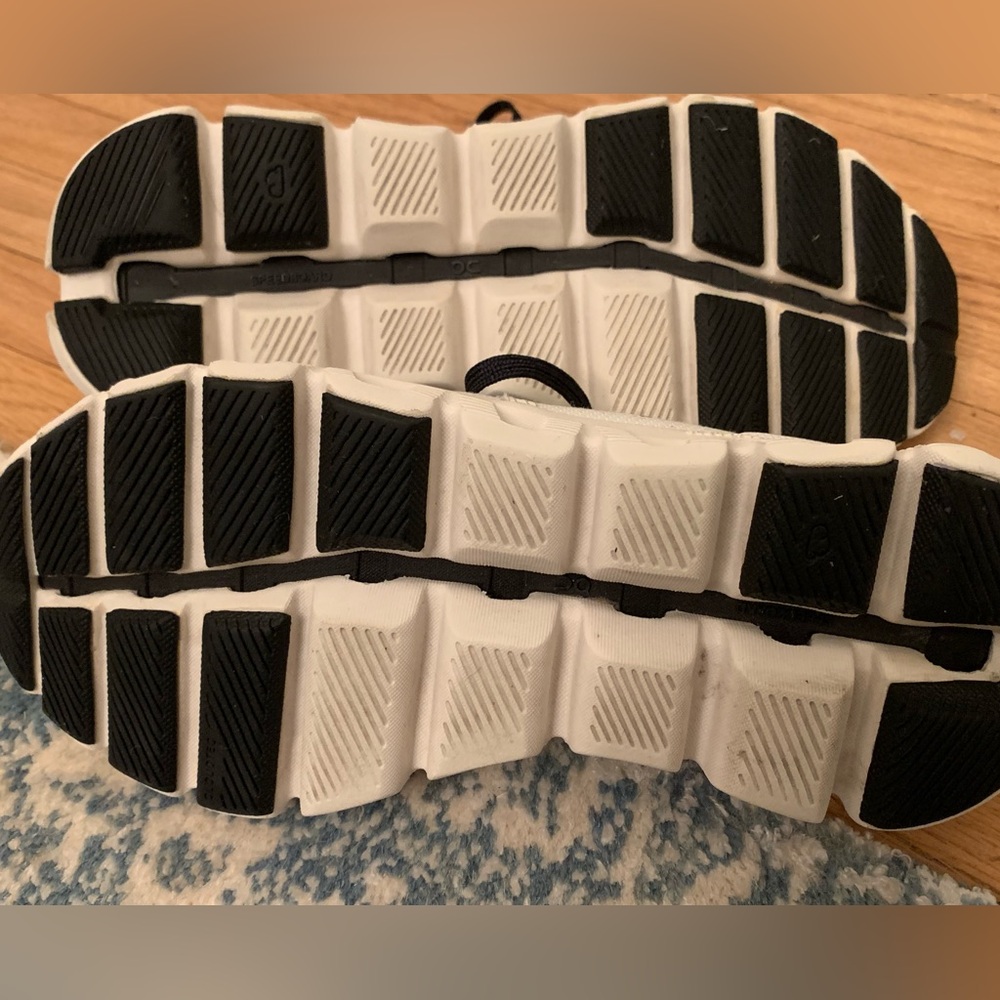 On Running | Black & White Women's Athletic Running Shoes Swiss Cloud X | Size 6 - Picture 13 of 16
